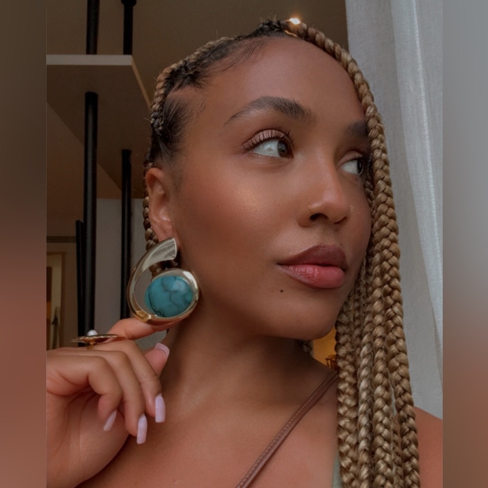 Meet your Posher, Courtney